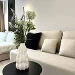 Laciarska 59 3 - 200m Main Square - Self Check-in 20h - Balcony Apartment Breslau